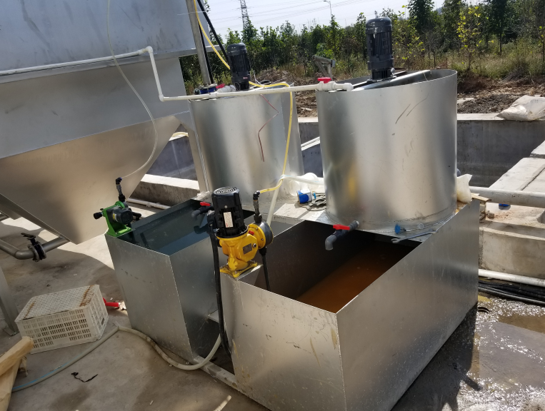 全自動(dòng)加藥裝置設(shè)備用途，全自動(dòng)智能加藥裝置價(jià)格，加藥裝置詳細(xì)介紹